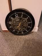 Klok met draaibare wieltjes heb er twee, Ophalen, Wandklok