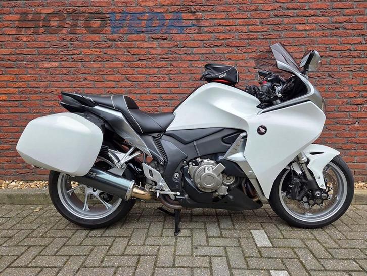 HONDA VFR 1200 F DCT (bj 2011), Motoren, Motoren | Honda, Bedrijf, Sport, meer dan 35 kW, 4 cilinders, Motorrijbewijs A