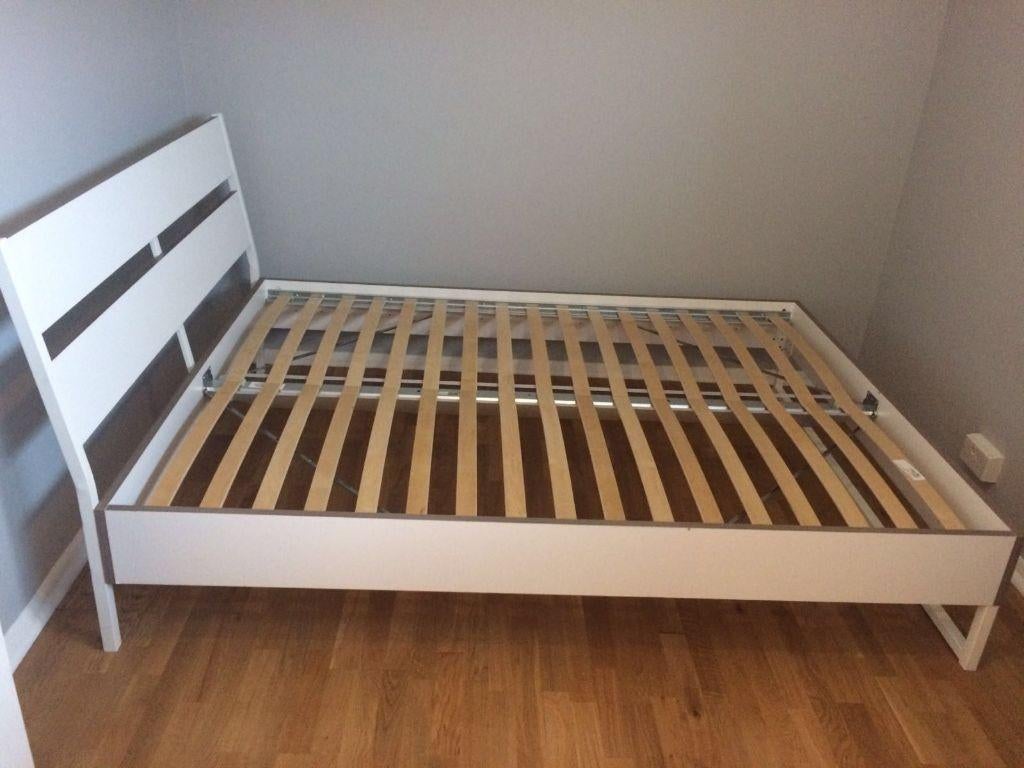 Trysil bed met lattenbodems, 2 opbergkast en matras MOET WEG, Ophalen, Gebruikt, Wit, Tweepersoons