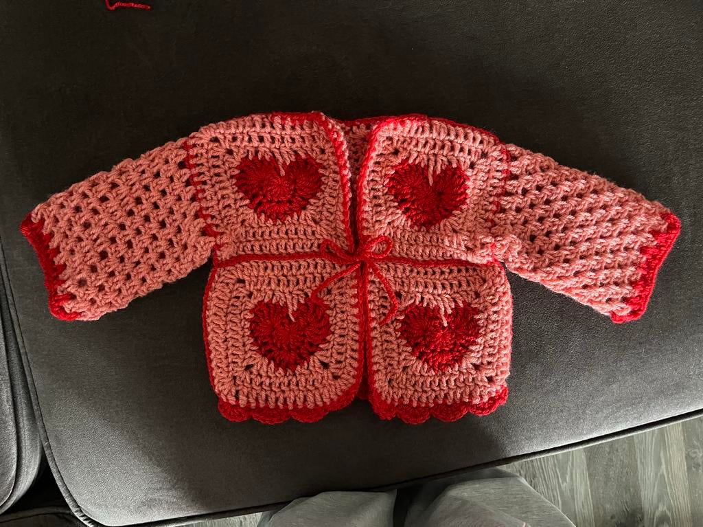 Gehaakt Vestje Maat 74 met Hartjes, Kinderen en Baby's, Ophalen of Verzenden, Nieuw, Jongetje of Meisje, Truitje of Vestje