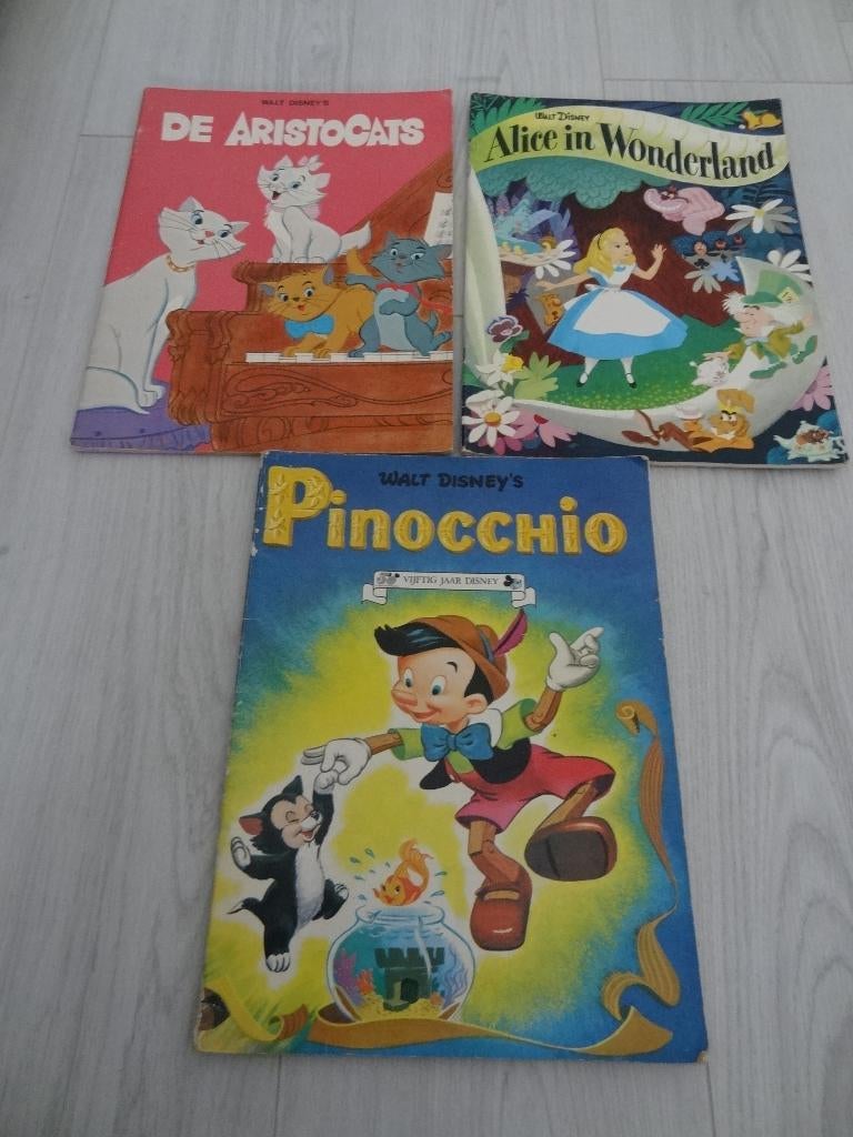 3x Walt Disney De Aristocats, Alice in Wonderland Pinocchio, Boeken, Ophalen of Verzenden, Gelezen, Walt Disney, Sprookjes