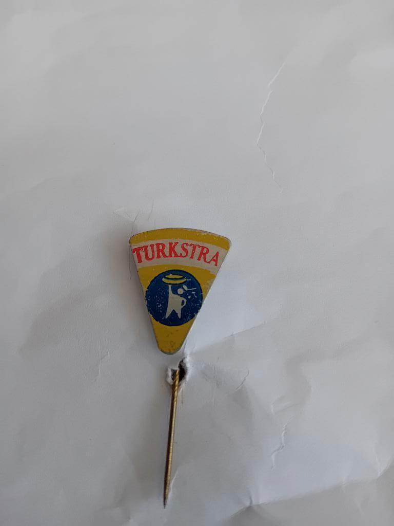 Pin - TURKSTRA - Leeuwarden/Dokkum, Verzamelen, Ophalen of Verzenden, Zo goed als nieuw, Merk, Speldje of Pin