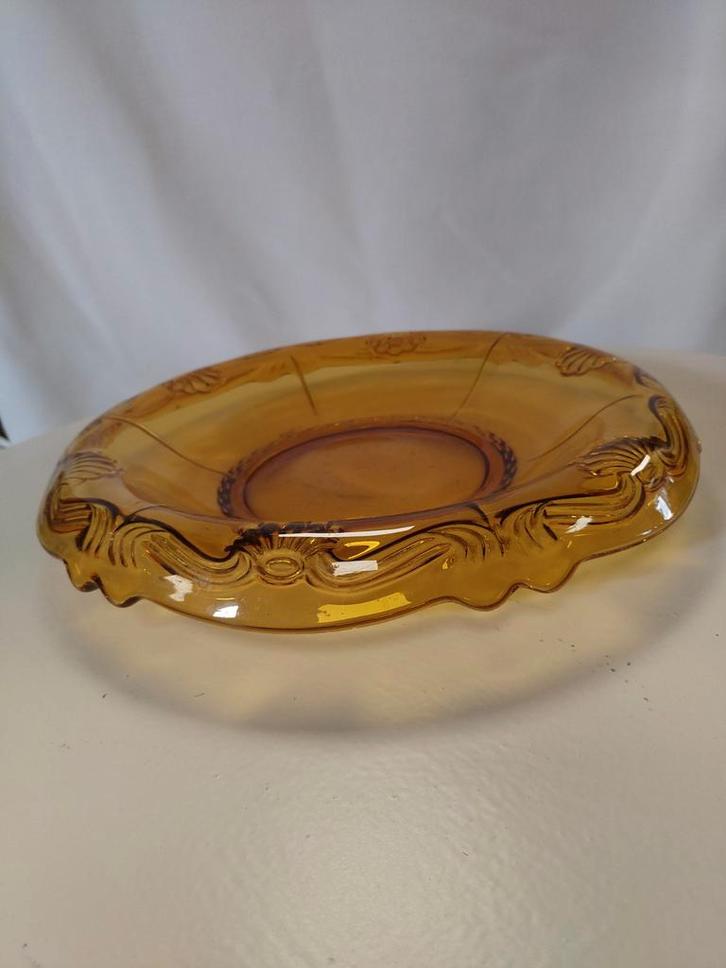 Glazen schaal in amberkleur, Antiek en Kunst, Antiek | Glas en Kristal, Ophalen of Verzenden