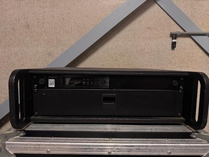Shure QLXD4 ontvanger + Antenna + Rackmount, Muziek en Instrumenten, Microfoons, Zo goed als nieuw, Zangmicrofoon, Ophalen of Verzenden
