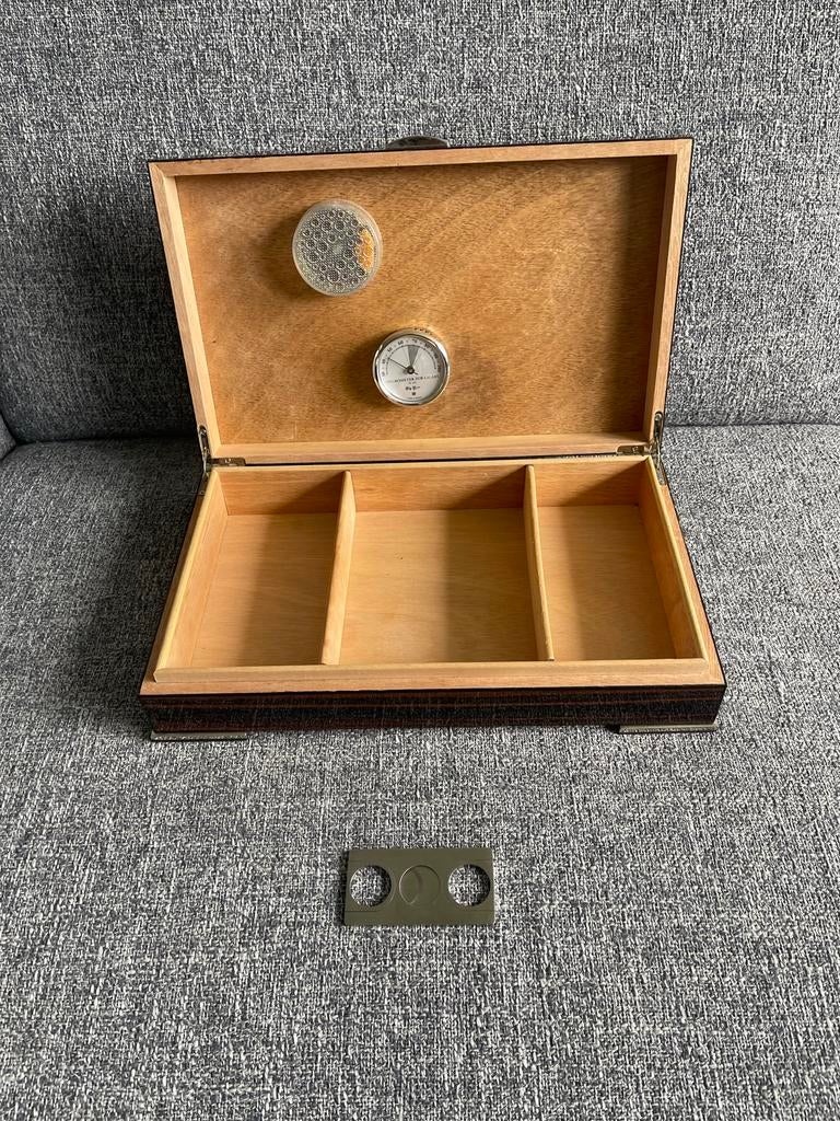 Fraaie Humidor met hygrometer en sigarenknipper, Verzamelen, Rookartikelen, Aanstekers en Luciferdoosjes, Ophalen of Verzenden