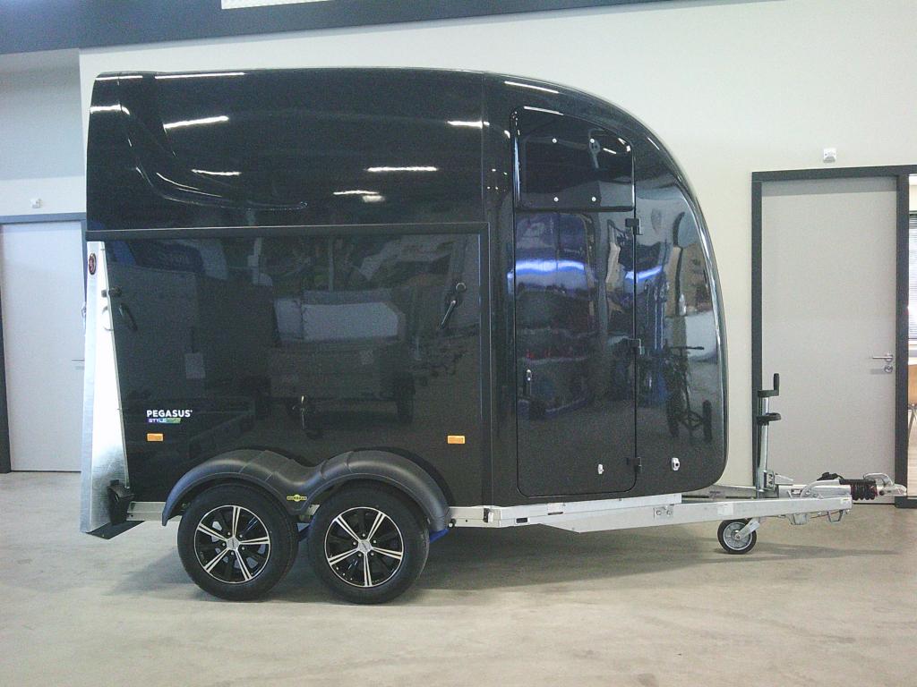 Nieuwe Humbaur Pegasus Style polyester 2 paards, Niet ingevuld, 2-paards trailer, Polyester, Ophalen