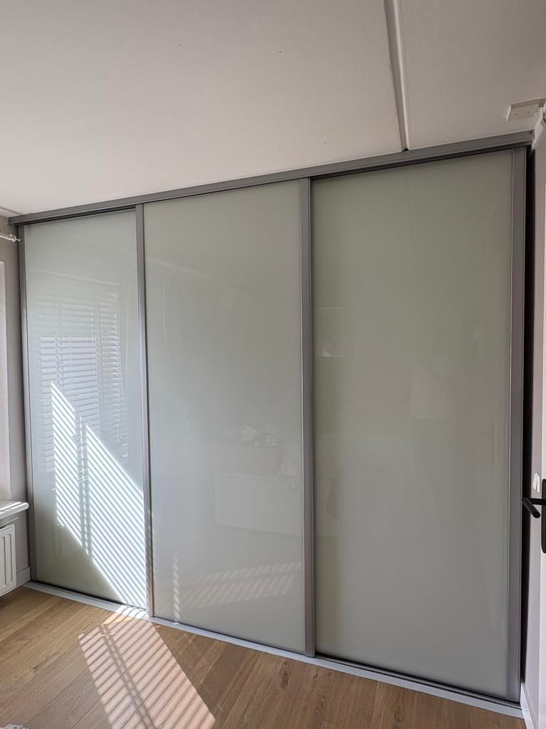 Schuifdeuren wand / Inbouwkast met Melkglas Panelen, Ophalen, Gebruikt, 200 cm of meer, Glas