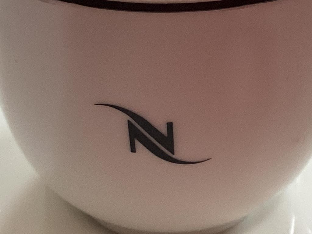 Nespresso Tognana espresso koppen en schotels 13x, Nieuw, Ophalen of Verzenden, Overige stijlen, Kop(pen) en/of Schotel(s)