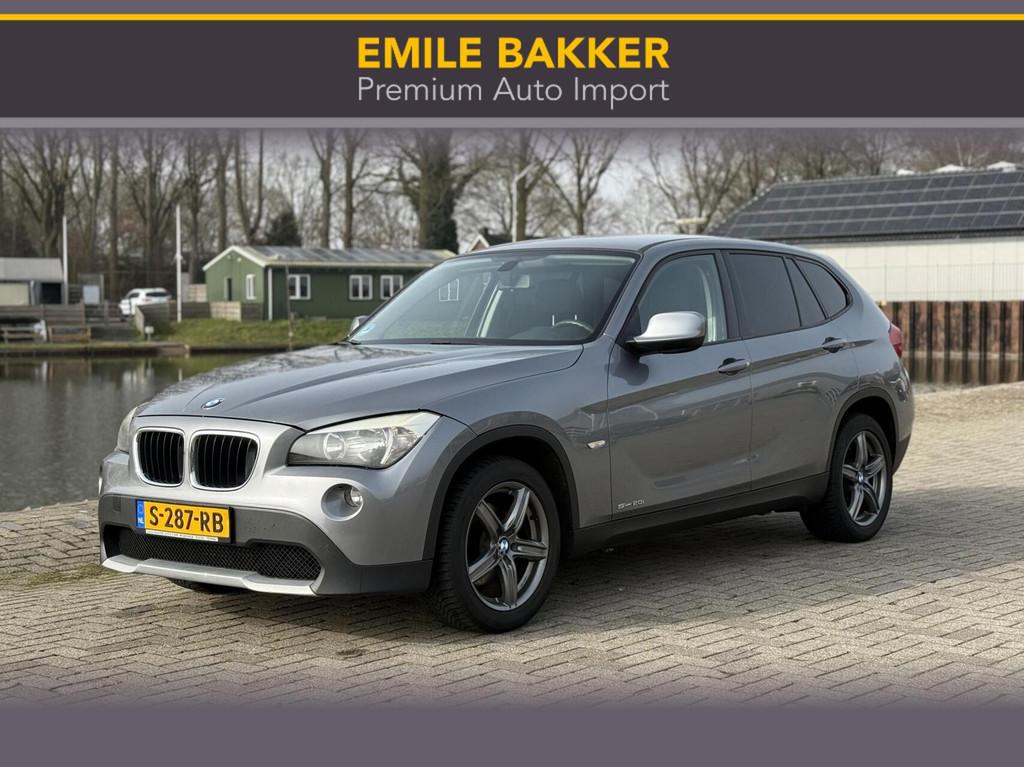 BMW X1 sDrive20i, Auto's, BMW, Euro 5, Zwart, 4 cilinders, 14 km/l
