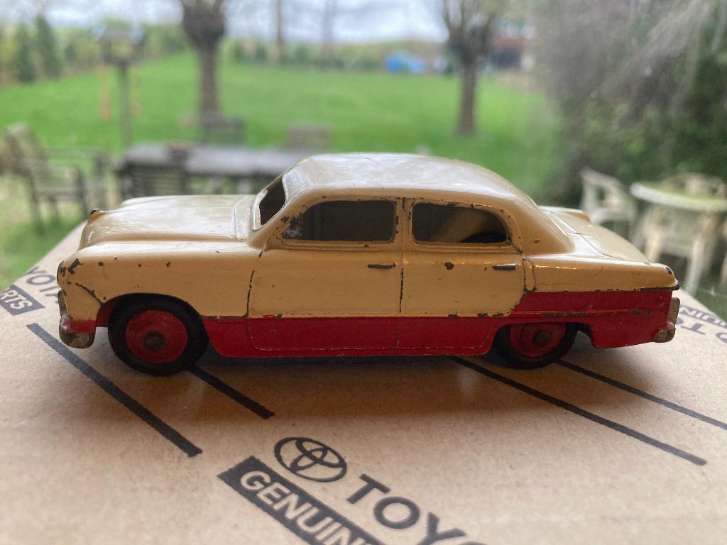Dinky Toys Ford Sedan, Gebruikt, --, Auto, Dinky Toys