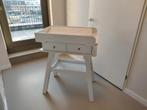 Witte commode met twee lades, Ophalen