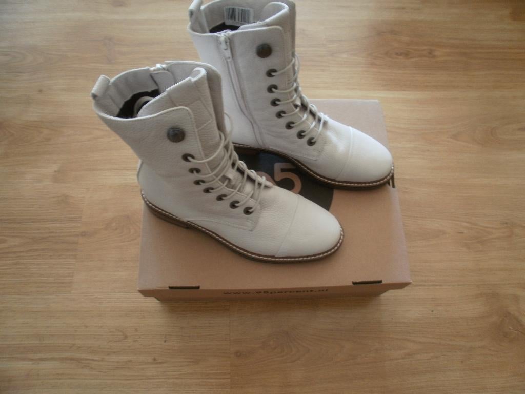 nieuwe leren boots (38), Wit, Lage of Enkellaarzen, Nieuw, Ophalen of Verzenden