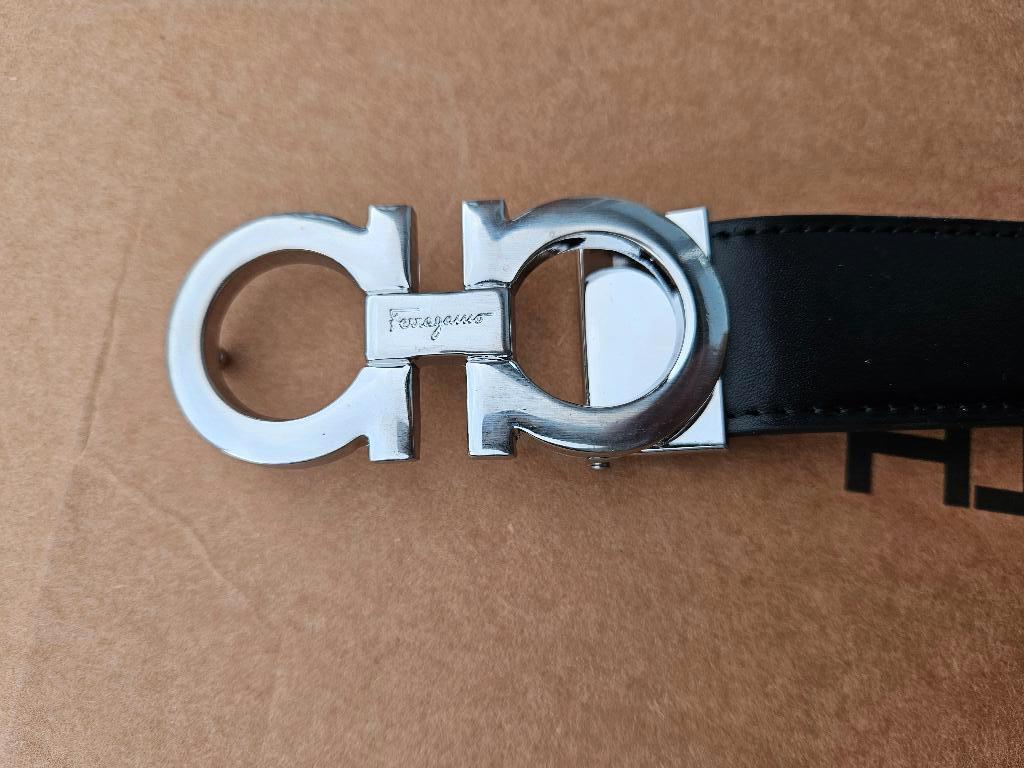 Salvatore ferragamo riem omkeerbaar met chroomkleurige gesp, Nieuw, Ophalen of Verzenden, 115 cm of meer, Riem of Ceintuur