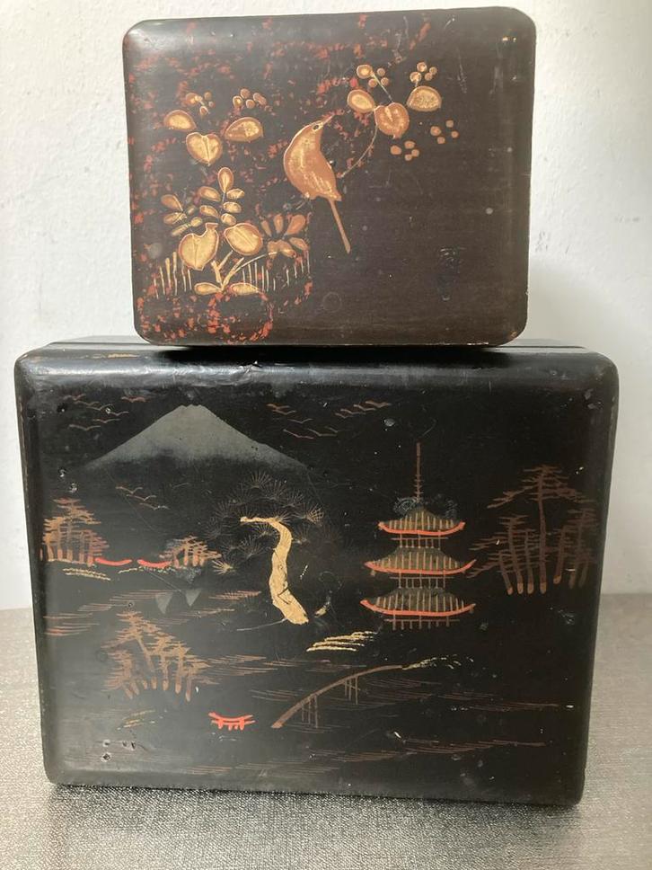 2 Oude Japanse Houten Geschilderde Doosjes, Antiek en Kunst, Antiek | Overige Antiek, Ophalen of Verzenden