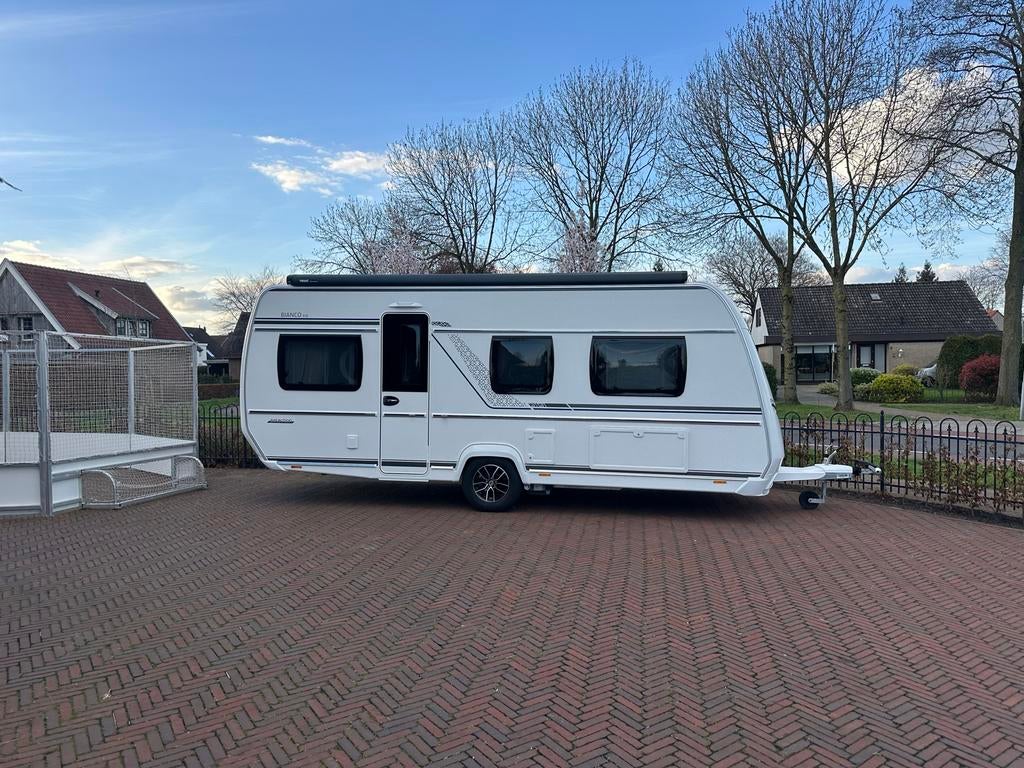 Fendt Bianco 515 SG - Nagenoeg nieuwe caravan, Caravans en Kamperen, Airco, Particulier, Fendt, 5 tot 6 meter