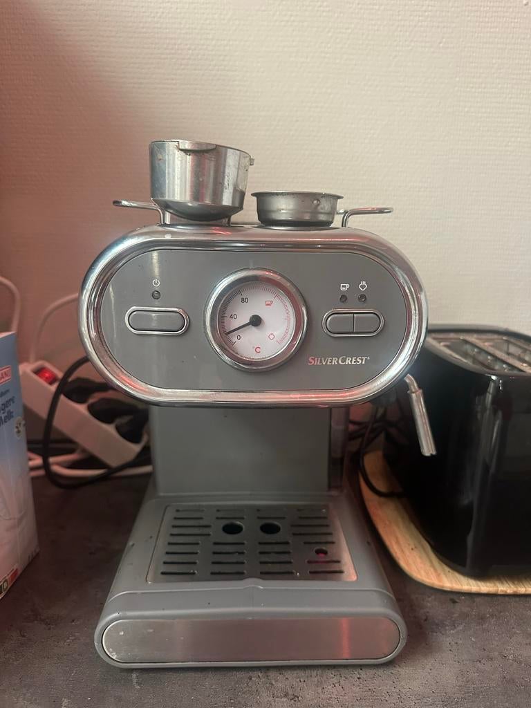 Koffieapparaat Silvercrest zo goed als nieuw!!, Espresso apparaat, Gemalen koffie, Zo goed als nieuw, 2 tot 4 kopjes
