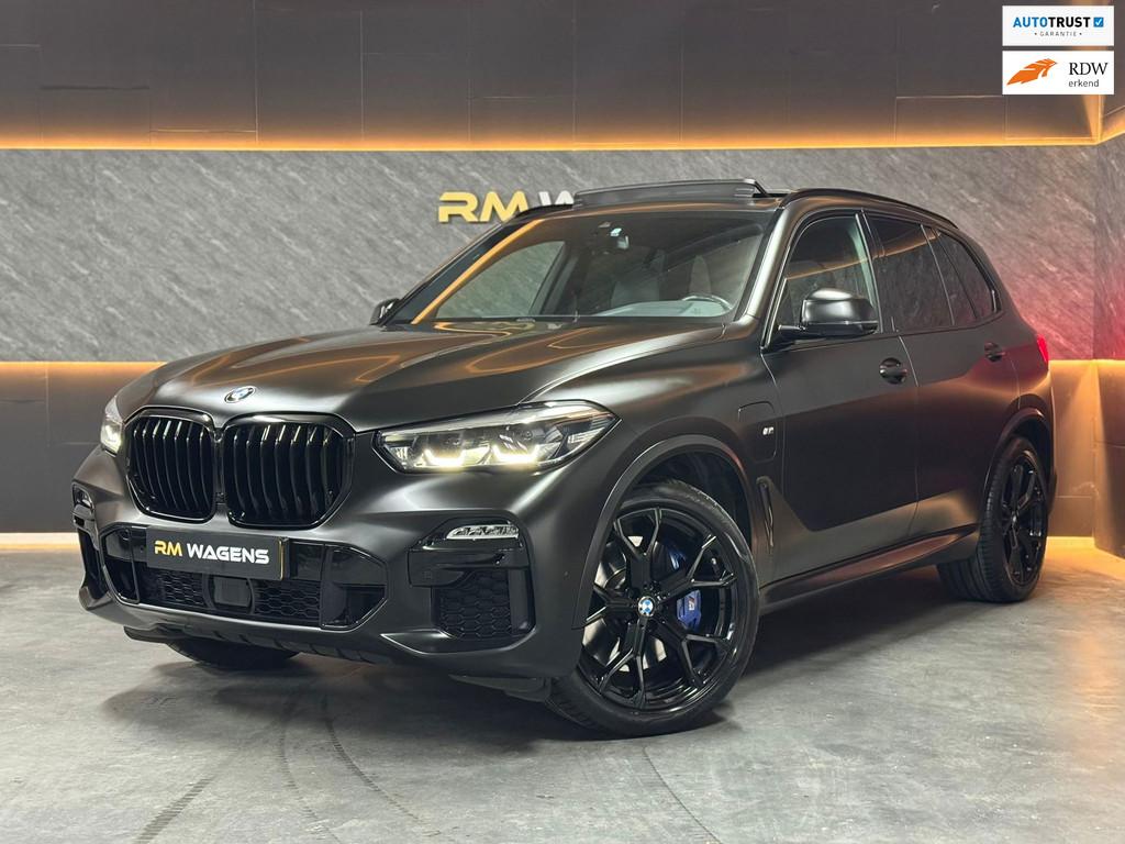 BMW X5 XDrive45e High Executive|PANO|TREKHAAK|KEYLESS|VOL, Auto's, BMW, Gebruikt, Zwart, Vierwielaandrijving, Hybride Elektrisch/Benzine