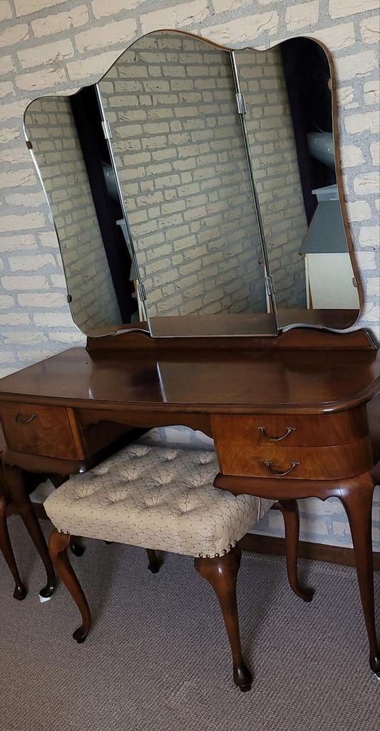 Kaptafel met spiegel en kruk,  Queen Ann stijl, Ophalen