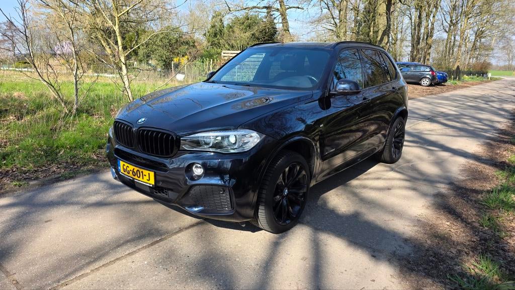 Bmw X5 F15 3.0D M pakket, carbon schwarz ️, Auto's, 2993 cc, 241 €/maand, 259 pk, Zwart