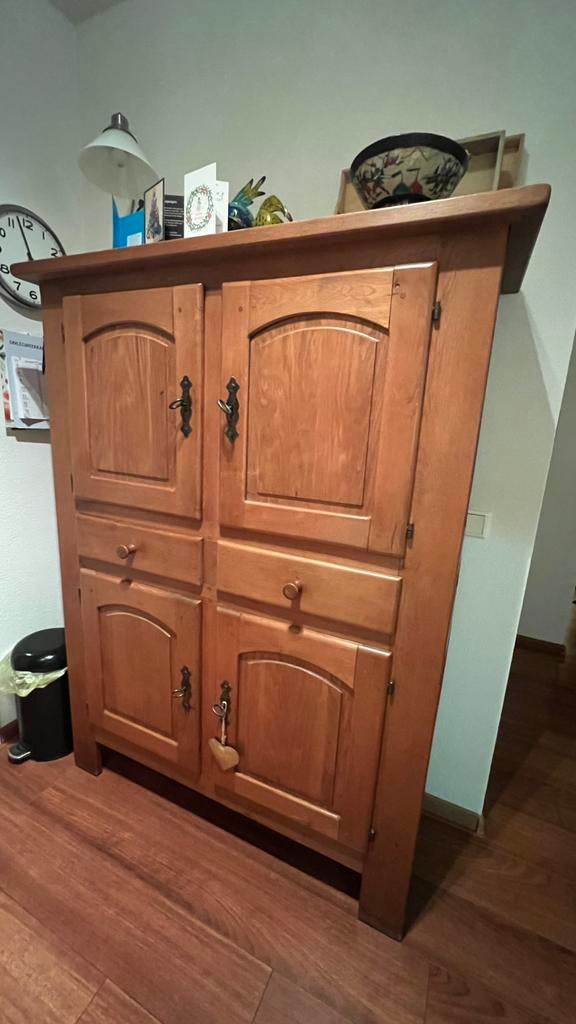 Spaanse stijl massief houten kast, pen-en-gat verbindingen, Antiek en Kunst, Ophalen