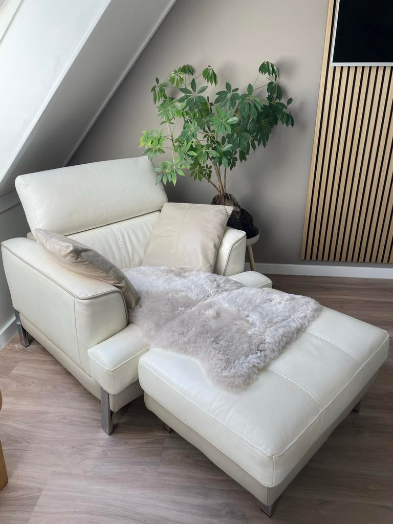 Gebroken witte leren fauteuil met verstelbare hoofdsteun, Huis en Inrichting, Fauteuils, Minder dan 75 cm, Leer, Ophalen of Verzenden