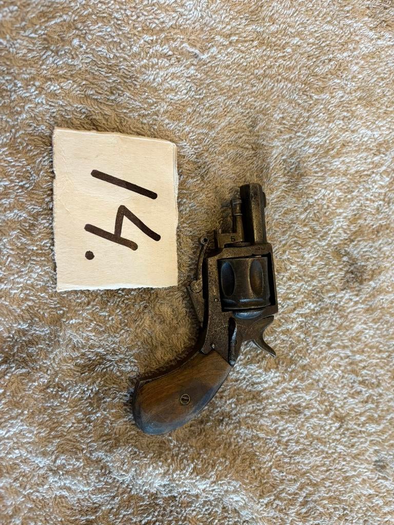 Bulldog revolver c320 6s houten greep, Ophalen