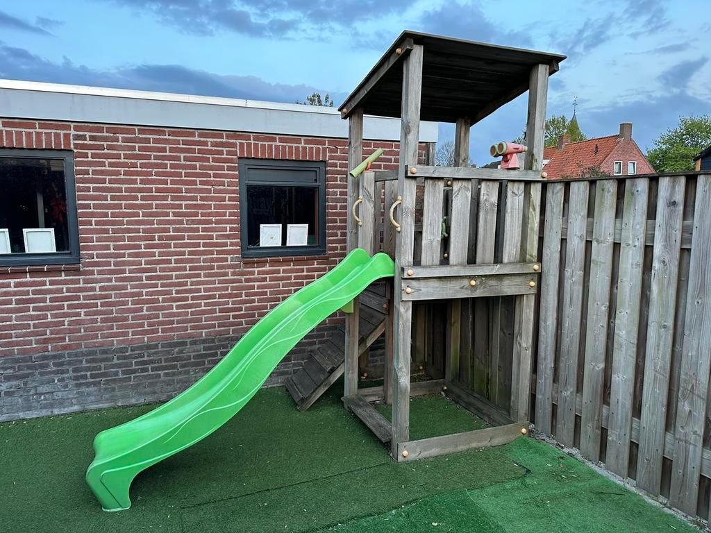 Gratis speeltoestel met glijbaan en klimtouw, Kinderen en Baby's, Speelgoed | Buiten | Speeltoestellen, Ophalen, Gebruikt, Klimtouw