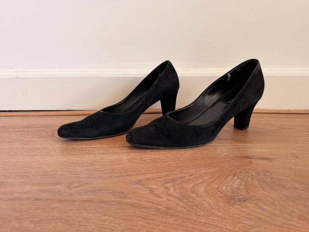 Panara pumps zwart suede maat 37, Ophalen, Pumps, Zwart, Gedragen