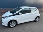 Toyota Aygo 1.0 12V 5 deurs Vvt-i 2015 camera bluetooth nap!, Auto's, Toyota, Voorwielaandrijving, Stof, 4 stoelen, Wit