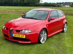 Alfa Romeo 147 3.2 V6 GTA 3DR 2002 Rood, Auto's, Alfa Romeo, Voorwielaandrijving, Zwart, Leder, 75 €/maand