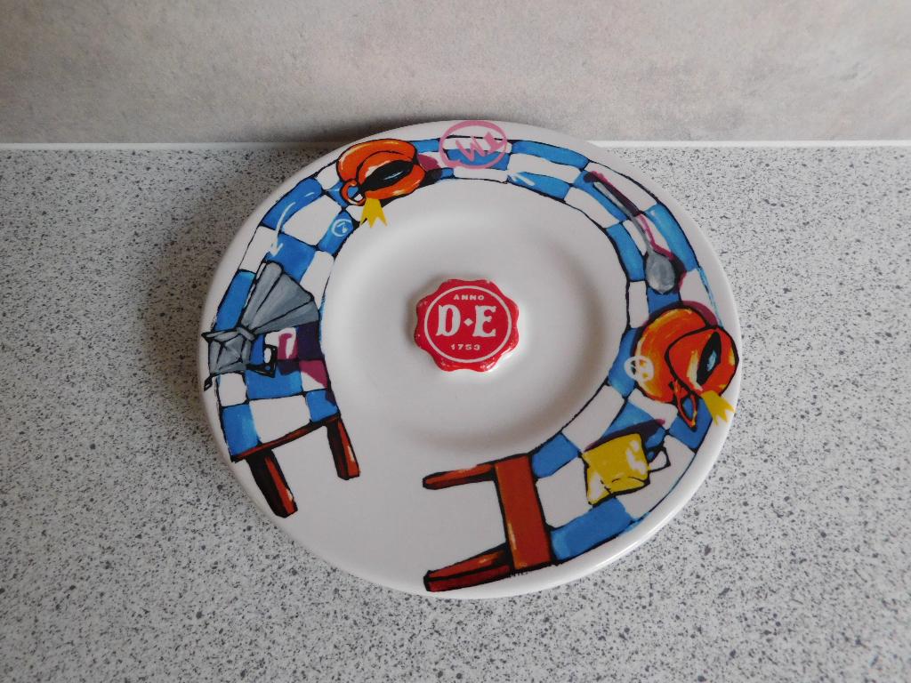 Schotel 15 cm. Selwyn Senatori Douwe Egberts, Ophalen of Verzenden, Zo goed als nieuw, Overige stijlen, Kop(pen) en/of Schotel(s)