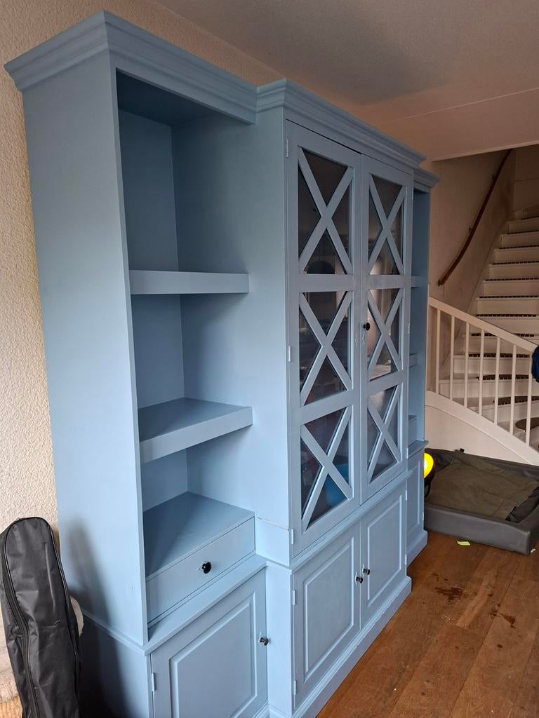 MOET WEG Boekenkast / Opbergkast - Lichtblauw, Huis en Inrichting, Kasten | Boekenkasten, Ophalen, Gebruikt, Met deur(en), 200 cm of meer