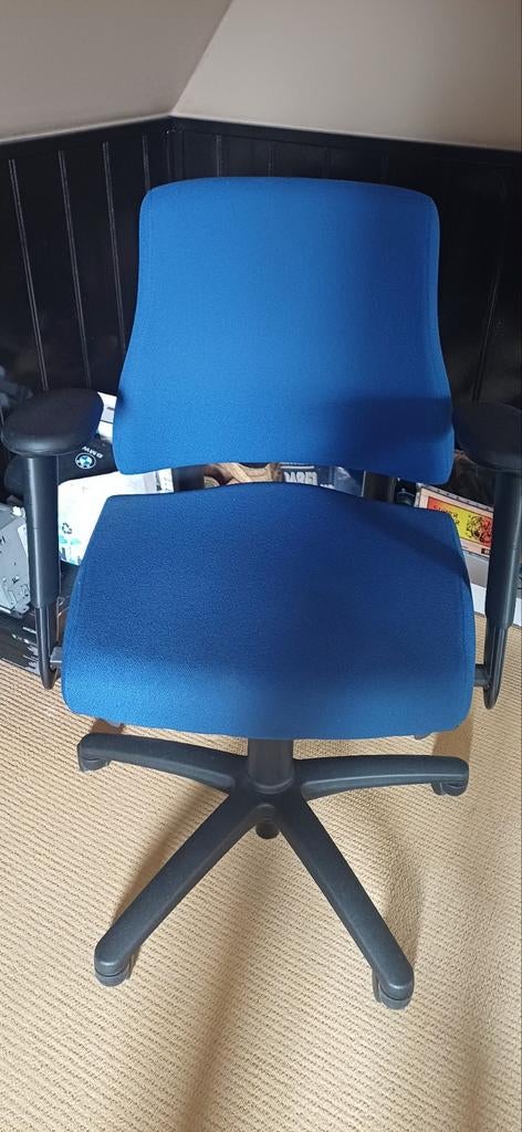 Goede ergonomische bureaustoel merk AXIA, Huis en Inrichting, Bureaustoelen, Ophalen, Zo goed als nieuw, Zwart