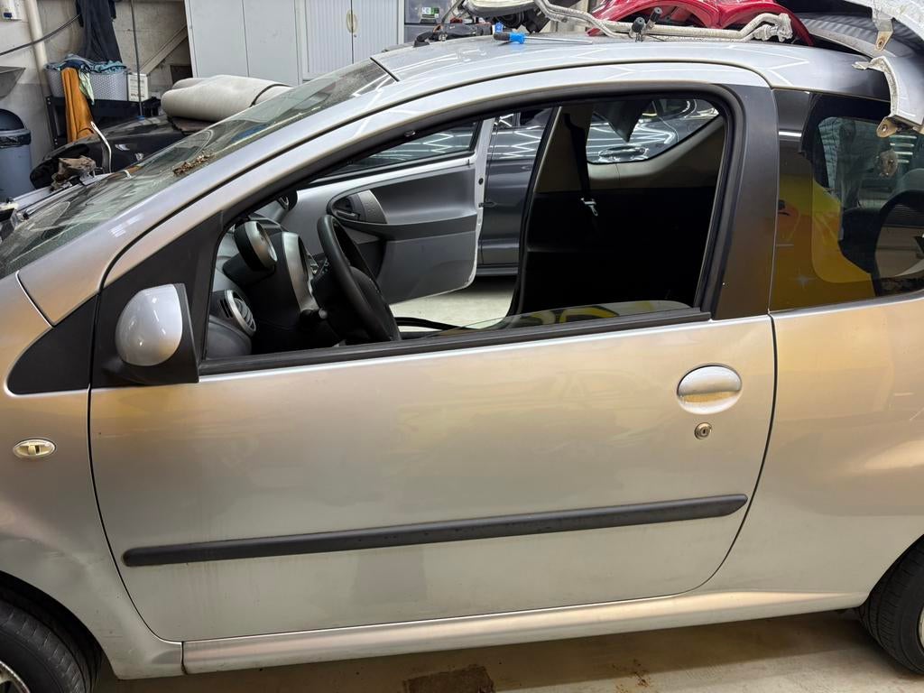 Peugeot 107 onderdelen bumper portieren 2drs koplamp achterl, Ophalen, Rechts, Peugeot, Deur