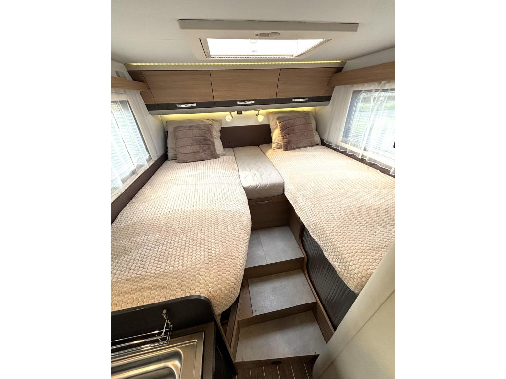 Adria Compact Plus SL ENKELE BEDDEN BIKETRANS LUCHTVERING, Caravans en Kamperen, Campers, Standaard zit, Koelkast, Ringverwarming