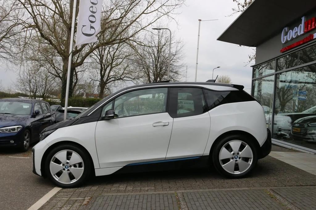BMW i3 Basis 120Ah 42 kWh € 11.995,00, Auto's, BMW, Automaat, Gebruikt, Parkeersensor, 4 stoelen