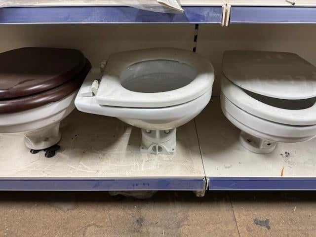 Verschillende wc potten en bidet's, Ophalen, Gebruikt, Steen, Toilet