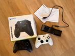 2 Xbox Series S/X controllers + Hori oplaadstation, Ophalen of Verzenden, Gebruikt