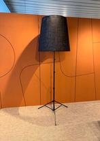 Palluco Gilda vloerlamp vv jute kap dark frame LP € 1.150,-, Info@micheldethouars.nl, 9723 CA, Nieuw, Ophalen of Verzenden