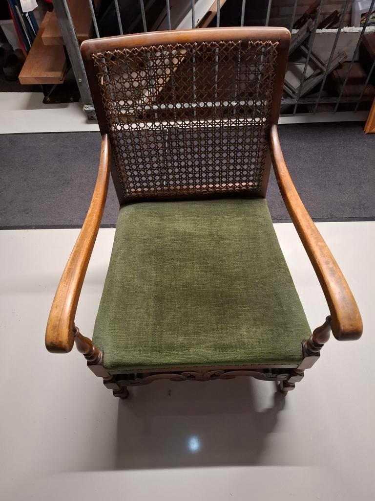 Antieke houten stoel met rieten rugleuning en groene zitting, Ophalen
