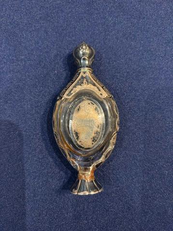Antiek parfumflesje te koop beschikbaar voor biedingen