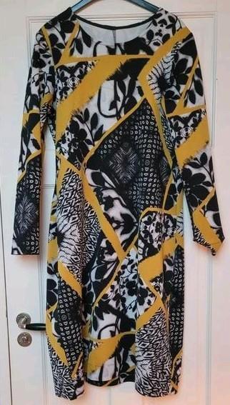 Dames jurk in mooie print. Maat 42/44 beschikbaar voor biedingen