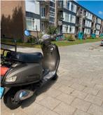 Zeer nette Vespa look 25 km blauwe kenteken 1e eigenaar, Zo goed als nieuw, Benzine, Ophalen, Overige merken