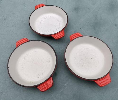 NOMAR STAUB set van 3 gietijzeren ovenschaaltjes rood 19 cm, Huis en Inrichting, Keuken | Potten en Pannen, Gebruikt, Overige typen