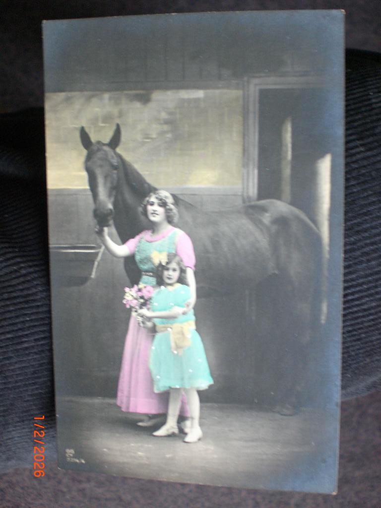 kaart Dame , kind en paard, Verzamelen, Ansichtkaarten | Themakaarten, Ophalen of Verzenden, Voor 1920, Ongelopen, Overige thema's