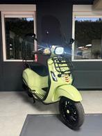 Vespa sprint 2018 brom custom Porsche Vanilla yellow 45km/h, Fietsen en Brommers, Scooters | Vespa, Ophalen, Overige modellen