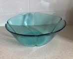 Grote groene glazen schaal met geschulpte bovenrand, Ophalen of Verzenden