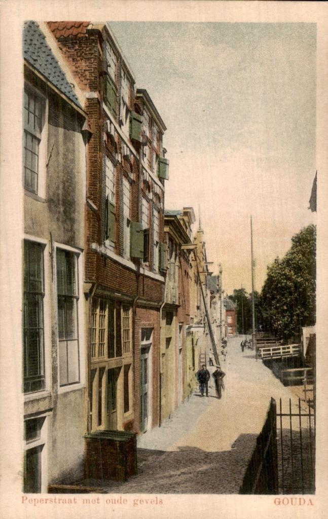 Gouda - Peperstraat met oude gevels, Verzamelen, Ansichtkaarten | Nederland, Gelopen, Utrecht, Voor 1920, Ophalen of Verzenden