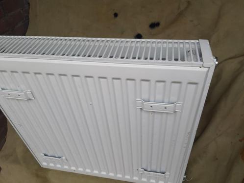 Plieger Radiator incl. kraan, 62 x 62 cm, Doe-het-zelf en Verbouw, Verwarming en Radiatoren, Gebruikt, Radiator, 800 watt of meer