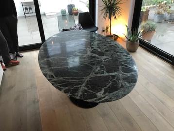 Ronde tafels. Ovalen tafels. Deens ovaal. Dekton, Cosentino beschikbaar voor biedingen